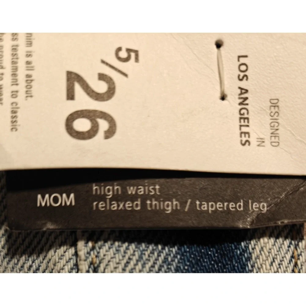 NWT KanCan Mom High Waisted Distressed Jeans 5/26
